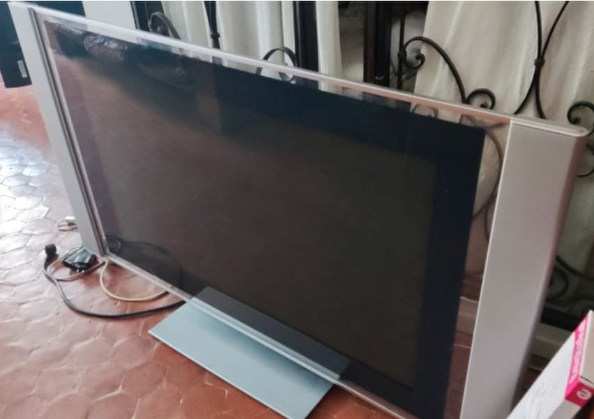 TV plasma Sony Wega PDM-5010 + Meuble TV en verre